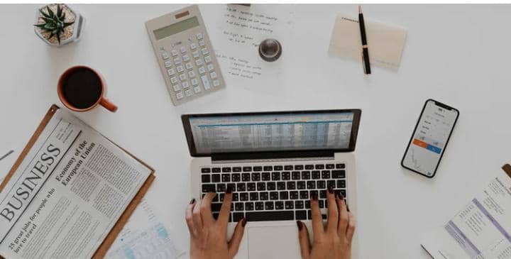Why Every Student Should Learn a Business Skill While in School